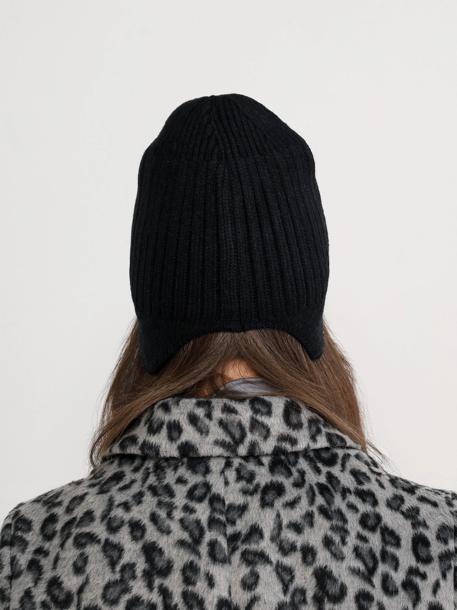 Шапка-ушанка из шерсти с акрилом с отворотом в ассортименте